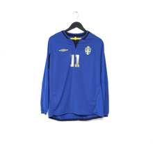 Load image into Gallery viewer, 2004/05 LARSSON #11 Sweden Vintage Umbro L/S Away Football Shirt (M)