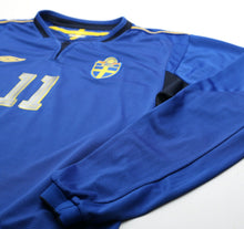 Load image into Gallery viewer, 2004/05 LARSSON #11 Sweden Vintage Umbro L/S Away Football Shirt (M)