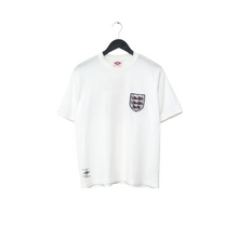 Load image into Gallery viewer, 1970 Bobby Moore #6 England Retro Umbro Home Football Shirt (M/L) Mexico 70 WC0