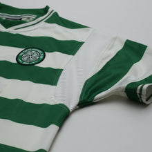 Load image into Gallery viewer, 1999/01 Viduka #36 Celtic Vintage Umbro Home Football Shirt (M)5