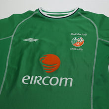 Load image into Gallery viewer, 2002/03 Robbie Keane #10 Ireland Vintage Umbro Home Football Shirt (M) 2002 WC2