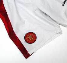 Load image into Gallery viewer, 1996/98 MANCHESTER UNITED Vintage Umbro Home Football Shorts (30 Waist)3