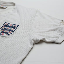 Load image into Gallery viewer, 1970 Bobby Moore #6 England Retro Umbro Home Football Shirt (L) Mexico 70 WC5