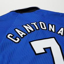 Load image into Gallery viewer, 1996/98 Cantona #7 Manchester United Vintage Umbro Third Football Shirt (M)12