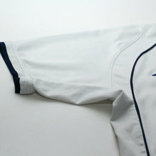 Load image into Gallery viewer, 2001/03 Beckham #7 England Vintage Umbro Home Greece Football Shirt (M)5