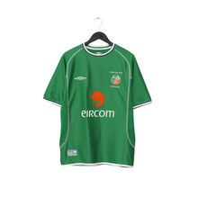 Load image into Gallery viewer, 2002/03 Robbie Keane #10 Ireland Vintage Umbro Home Football Shirt (M) 2002 WC1