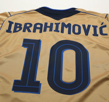 Load image into Gallery viewer, 2004/05 IBRAHIMOVIC #10 Sweden Vintage Umbro Centenary Football Shirt (M/L)11