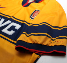 Load image into Gallery viewer, 1997/98 BERGKAMP #10 Arsenal Vintage Nike Away Football Shirt (M)