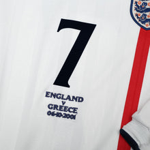 Load image into Gallery viewer, 2001/03 Beckham #7 England Vintage Umbro L/S Home Greece Football Shirt (S)6