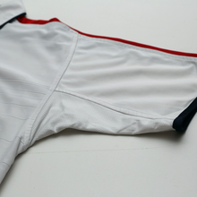 Load image into Gallery viewer, 2003/05 Beckham #7 England Vintage Umbro Home Football Shirt (L) EURO 20045