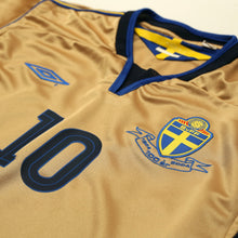 Load image into Gallery viewer, 2004/05 Ibrahimovic #10 Sweden Vintage Umbro Centenary Football Shirt (M/L)9