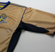 Load image into Gallery viewer, 2004/05 IBRAHIMOVIC #10 Sweden Vintage Umbro Centenary Football Shirt (M/L)7