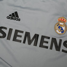 Load image into Gallery viewer, 2005/06 Zidane #5 Real Madrid Vintag adidas Third Football Shirt (M)6