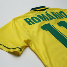 Load image into Gallery viewer, 1994/97 Romario #11 Brazil Vintage Umbro Home Football Shirt (M)12