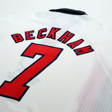 Load image into Gallery viewer, 1997/99 Beckham #7 England Vintage Umbro Home Football Shirt (L/XL) WC 199811