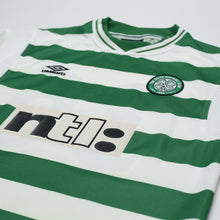 Load image into Gallery viewer, 1999/01 Viduka #36 Celtic Vintage Umbro Home Football Shirt (M)4