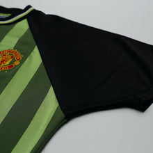 Load image into Gallery viewer, 1998/99 Manchester United Vintage Umbro Training Shirt (M/L)5