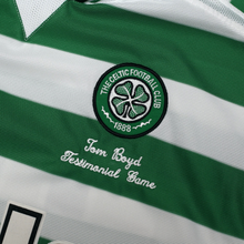 Load image into Gallery viewer, 2001 Moravcik #10 Celtic Umbro Home Football Shirt (XL) Tom Boyd Testimonial7