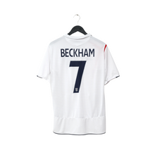 Load image into Gallery viewer, 2005/07 Beckham #7 England Vintage Umbro Home Football Shirt (L) WC 20060
