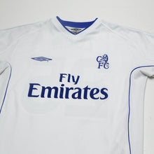 Load image into Gallery viewer, 2001/03 Zola #25 Chelsea Vintage Umbro Away Football Shirt (M)2