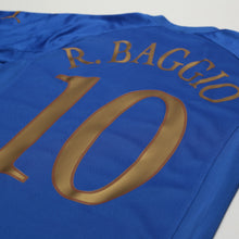 Load image into Gallery viewer, 2004/06 Baggio #10 Italy Vintage PUMA Home Football Shirt (S)10