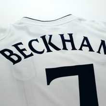 Load image into Gallery viewer, 2001/03 Beckham #7 England Vintage Umbro Home Greece Football Shirt (M)13