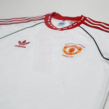 Load image into Gallery viewer, 1991 Robson #7 Manchester United Retro adidas Cup Winners Cup Football Shirt (M)4