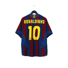 Load image into Gallery viewer, 2005/06 Ronaldinho #10 Barcelona Vintage Nike Home Football Shirt (M)0