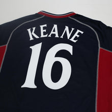 Load image into Gallery viewer, 2000/01 Keane #16 Manchester United Vintage Umbro Third Football Shirt (L)7