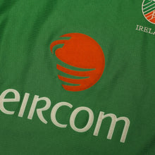 Load image into Gallery viewer, 2002/03 Robbie Keane #10 Ireland Vintage Umbro Home Football Shirt (M) 2002 WC6