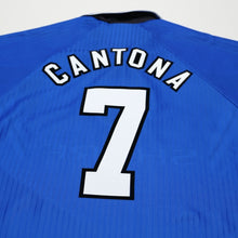 Load image into Gallery viewer, 1996/98 Cantona #7 Manchester United Vintage Umbro Third Football Shirt (M)10