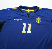 Load image into Gallery viewer, 2004/05 LARSSON #11 Sweden Vintage Umbro L/S Away Football Shirt (M)