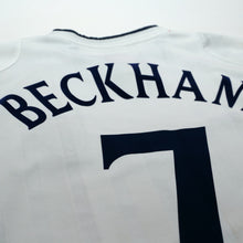 Load image into Gallery viewer, 2001/03 Beckham #7 England Vintage Umbro Home Greece Football Shirt (M)15