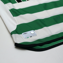 Load image into Gallery viewer, 2001 Larsson #7 Celtic Vintage Umbro Home Football Shirt (S)7