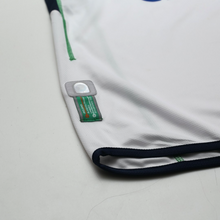 Load image into Gallery viewer, 2002/03 Duff #9 Ireland Vintage Umbro Home Football Shirt (S)7