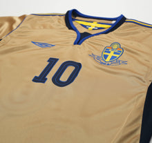 Load image into Gallery viewer, 2004/05 IBRAHIMOVIC #10 Sweden Vintage Umbro Centenary Football Shirt (M/L)4