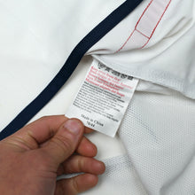 Load image into Gallery viewer, 2001/03 Beckham #7 England Vintage Umbro Home Greece Football Shirt (M)17