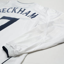 Load image into Gallery viewer, 2001/03 Beckham #7 England Vintage Umbro Home L/S Greece Football Shirt (M)