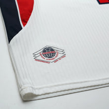 Load image into Gallery viewer, 1997/99 Beckham #7 England Vintage Umbro Home Football Shirt (L/XL) WC 19989