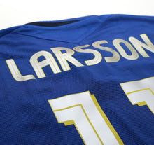 Load image into Gallery viewer, 2004/05 LARSSON #11 Sweden Vintage Umbro L/S Away Football Shirt (M)