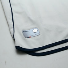 Load image into Gallery viewer, 2001/03 Beckham #7 England Vintage Umbro Home Greece Football Shirt (XL)8