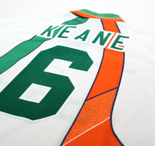 Load image into Gallery viewer, 1994/96 KEANE #6 Ireland Vintage Umbro Away Football Shirt (L)