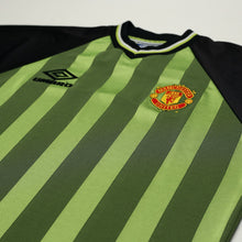 Load image into Gallery viewer, 1998/99 Manchester United Vintage Umbro Training Shirt (M/L)4