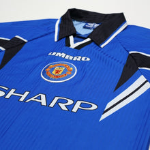 Load image into Gallery viewer, 1996/98 Cantona #7 Manchester United Vintage Umbro Third Football Shirt (M)4