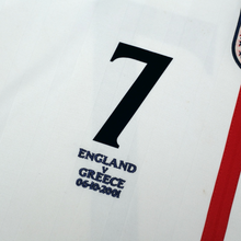 Load image into Gallery viewer, 2001/03 Beckham #7 England Vintage Umbro Home Greece Football Shirt (M)6