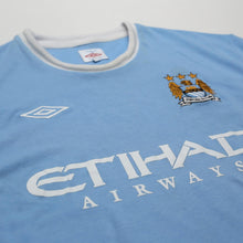 Load image into Gallery viewer, 2009/10 Tevez #32 Manchester City Vintage Umbro Home Football Shirt (L) 446