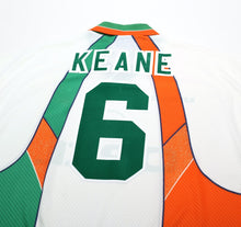 Load image into Gallery viewer, 1994/96 KEANE #6 Ireland Vintage Umbro Away Football Shirt (L)