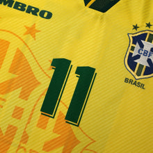 Load image into Gallery viewer, 1994/97 Romario #11 Brazil Vintage Umbro Home Football Shirt (M)7