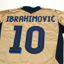 Load image into Gallery viewer, 2004/05 Ibrahimovic #10 Sweden Vintage Umbro Centenary Football Shirt (M/L)12