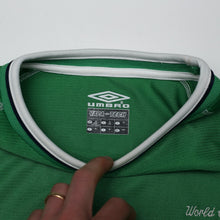 Load image into Gallery viewer, 2002/03 Robbie Keane #10 Ireland Vintage Umbro Home Football Shirt (M) 2002 WC13